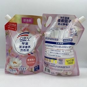 大包裝琴葉潔淨香氛洗衣液1kgs EXP:2026/06 (4895177851441)