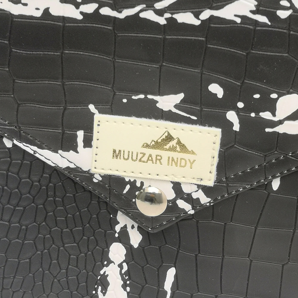 泰國手工 Muuzar Indy 仿鱷魚皮黑白潑墨小手袋 斜孭袋(限量款)