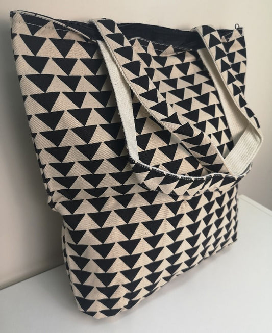 泰國Muuzar Indy黑白三角帆布手挽袋購物袋(限量款)